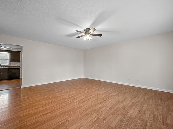 5th image of 626 Bay Ln