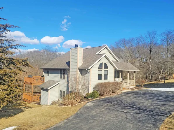 11 Washburne Ln, Galena, IL 61036