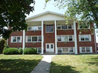 284 Woodstock Ave #GD, Clarendon Hills, IL 60514