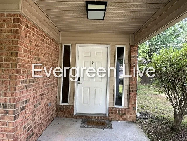 202 Barrow Ct — Photo 2