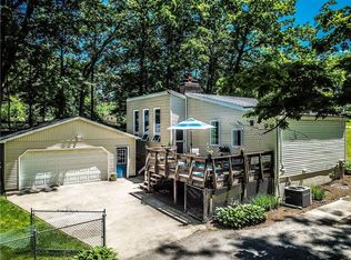 3430 Pond View Dr, Erie, PA 16506