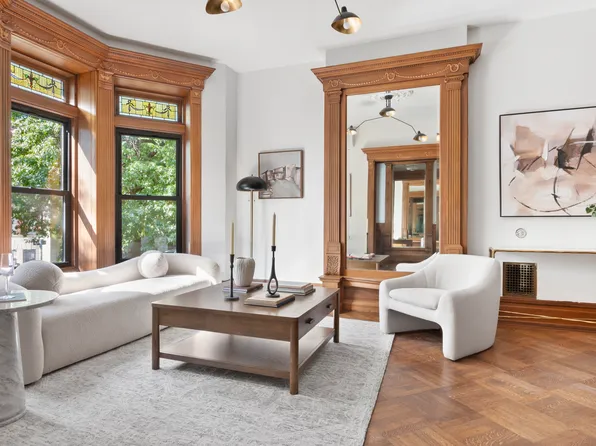 1137 Park Place image 4 of 27