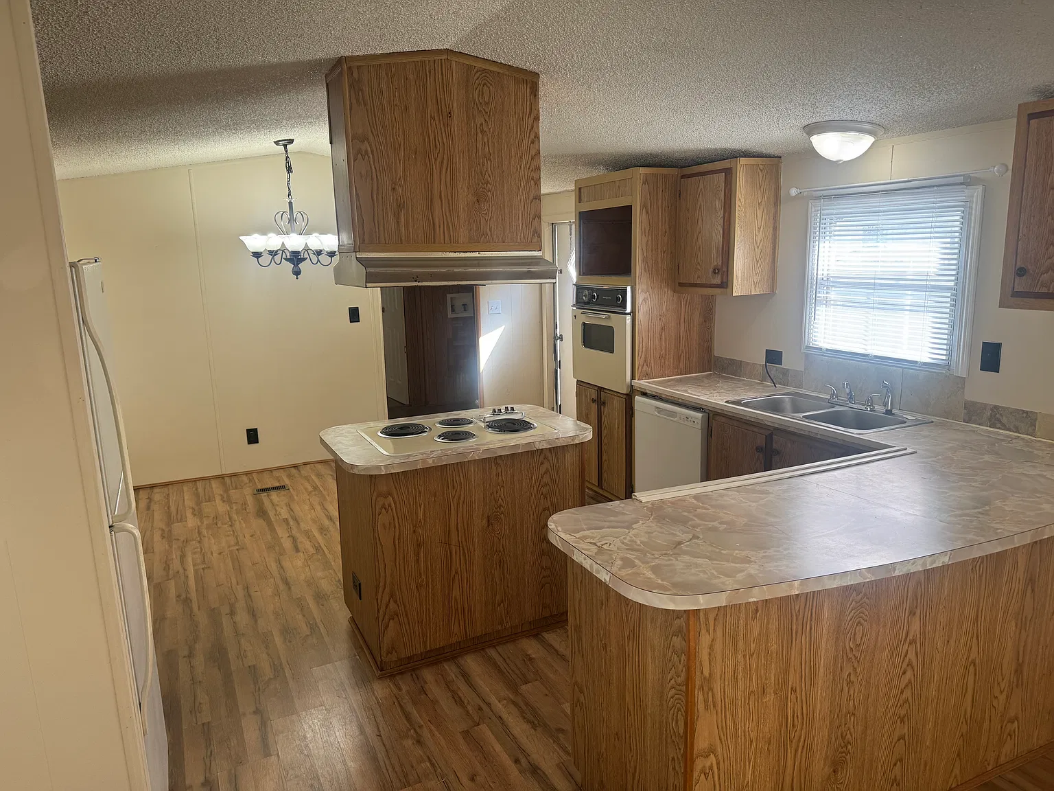 2 bed, 850 sqft, $975 — Photo 2
