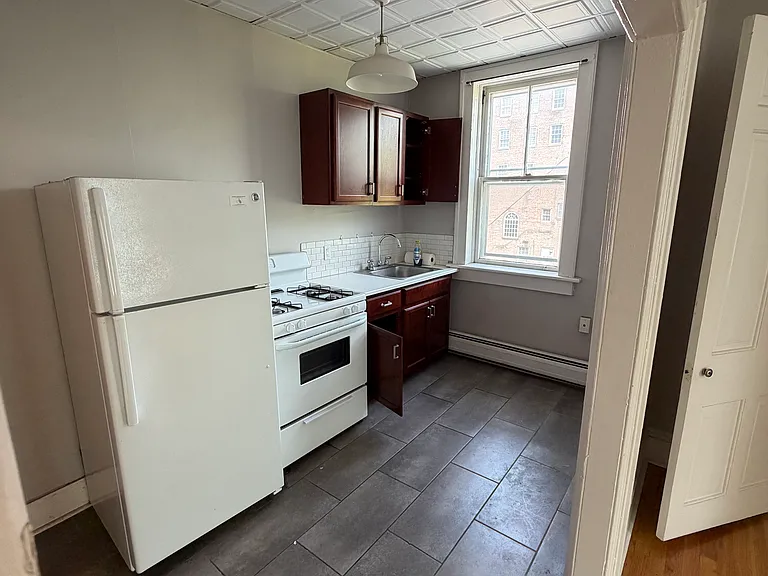 35 1st St #4 — Photo 4