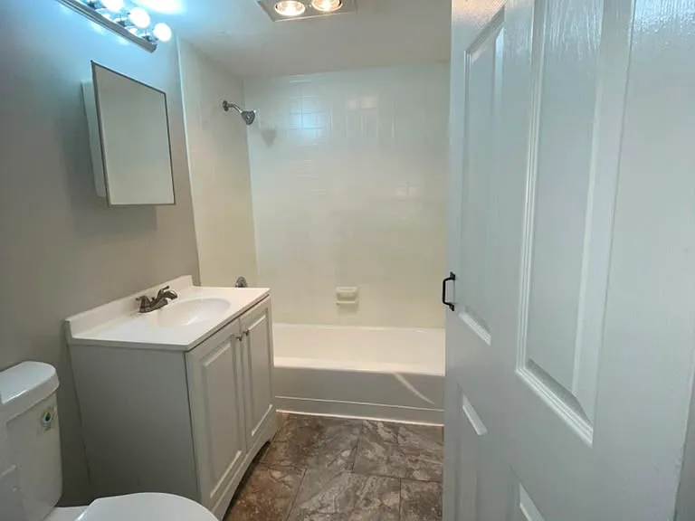 259-279-B56 Oakville Ave #1 — Photo 1