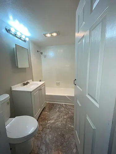 259-279-B56 Oakville Ave #1 Photo 1