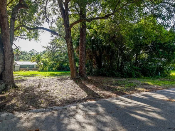 144 21st Ave #B, Apalachicola, FL 32320