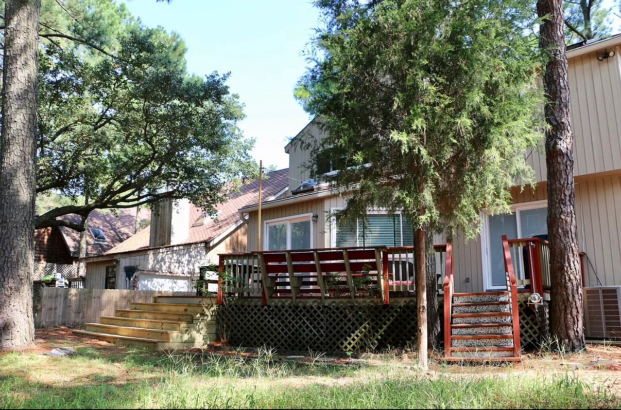 3941 Shady Oaks Dr — Photo 2