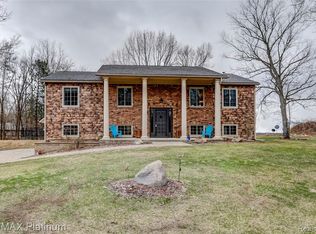 15580 Graves Rd, Pinckney, MI 48169