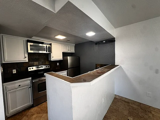2 bed, 950 sqft, $2,200 — Photo 4