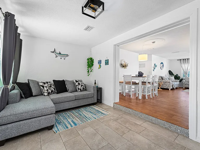2549 Clarendon Ave — Photo 26