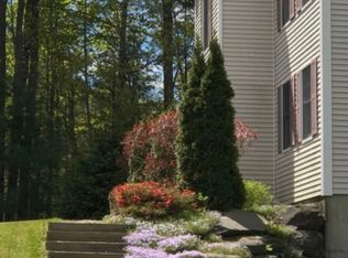 2 Burbank Rd, Londonderry, NH 03053