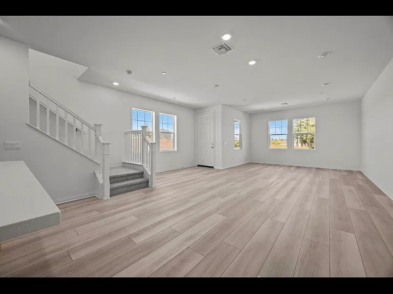 3905 E Coronado Privado — Photo 2