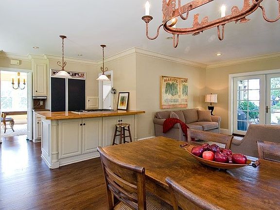 Great kitchen/family