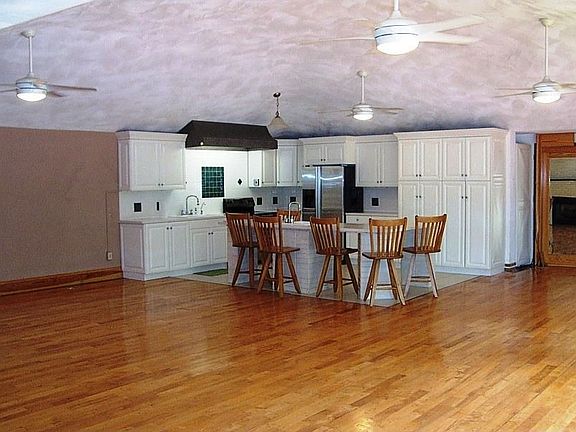 3rd image of 6185 Barlcay Dr