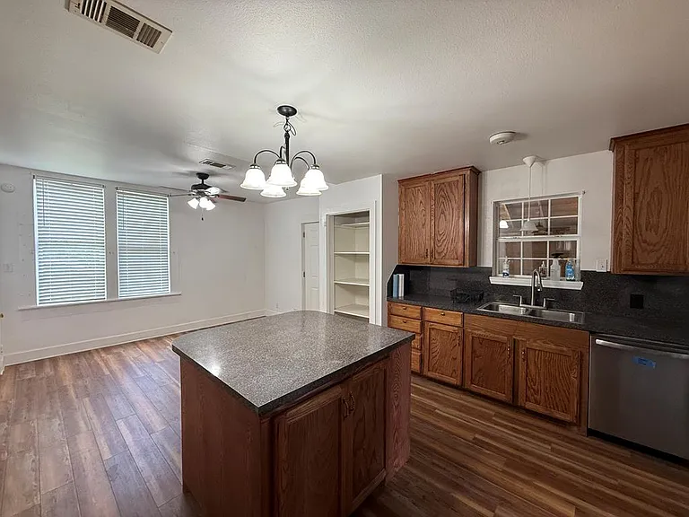 509 N Peachtree St — Photo 31