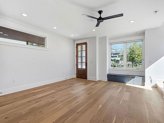 2nd image of 2921 Lyons Rd #1