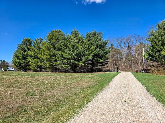 3rd image of 4268 E Farr Rd