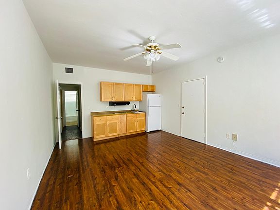 3rd image of 10082 W Bay Harbor Dr