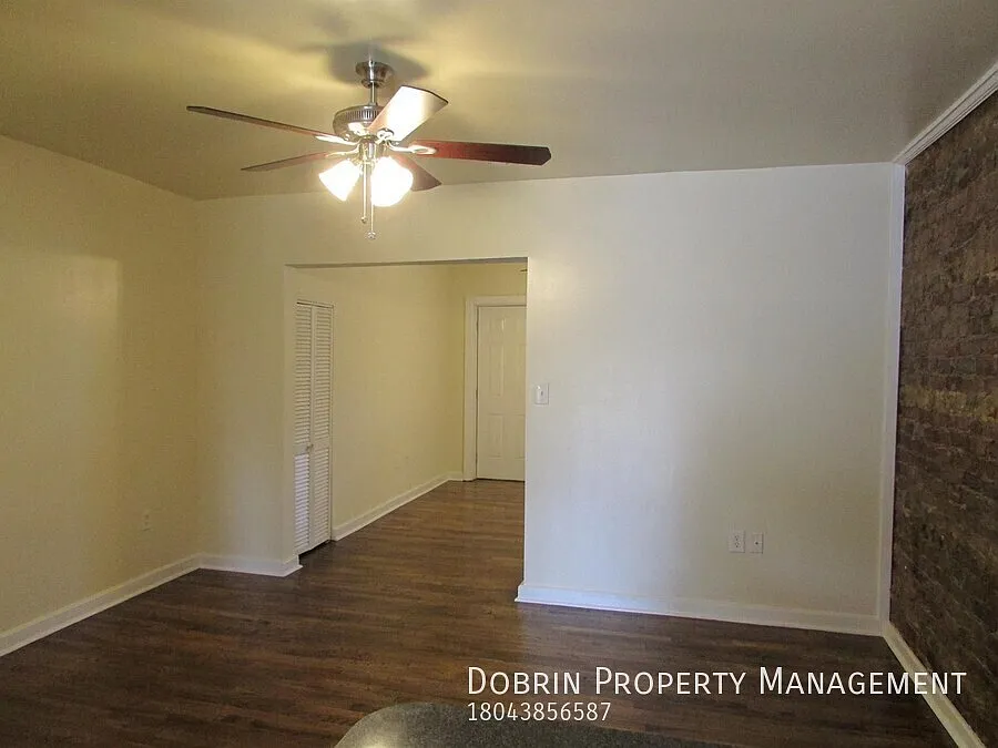 Upgraded 1B with Granite Kitchen and Fenced Yard — Photo 4