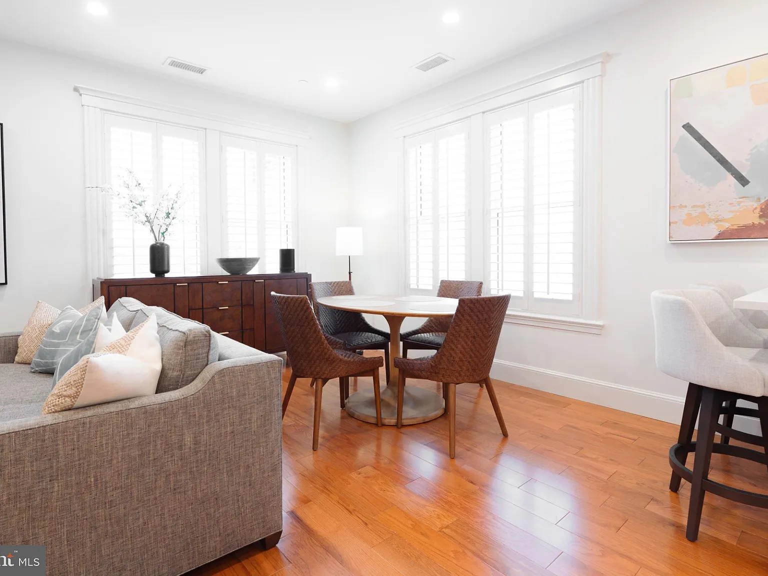 2 bed, 2.0 bath, 1200 sqft, $6,700 — Photo 3
