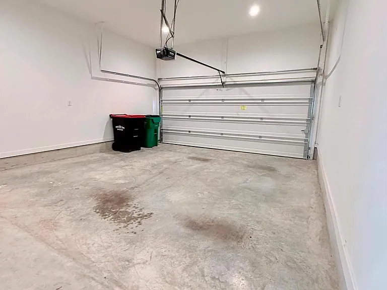 1539 Crystal Stream Dr — Photo 35