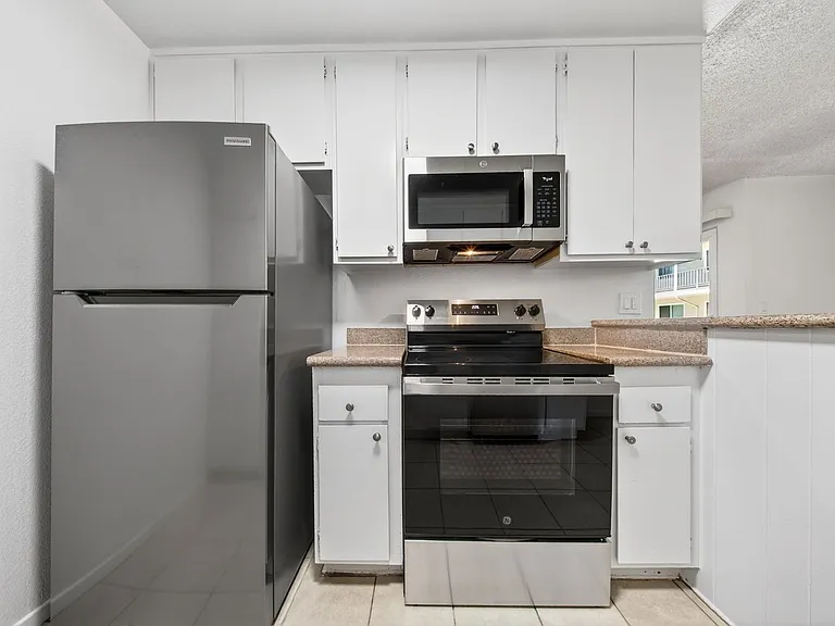 20317 Saticoy St — Photo 24