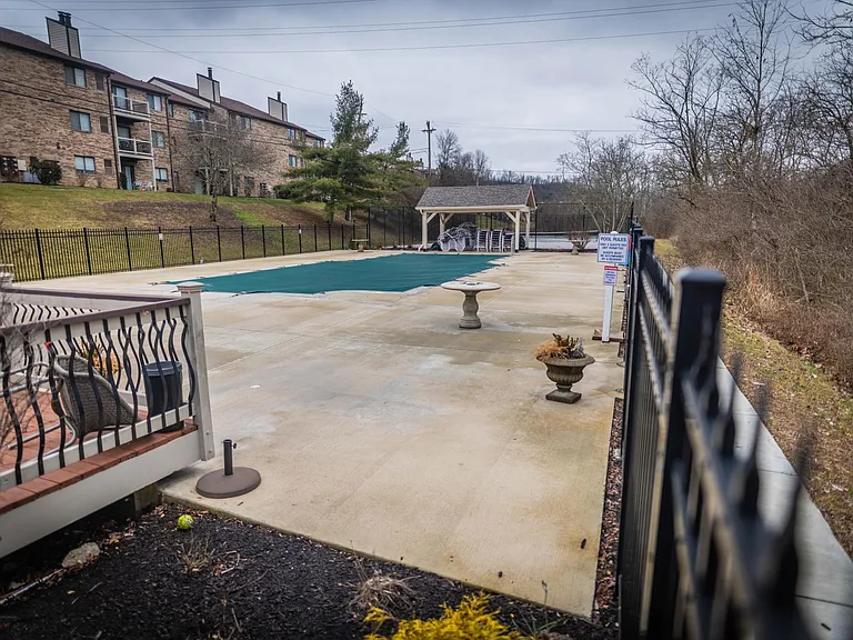 48 Woodland Hills Dr #8 — Photo 24