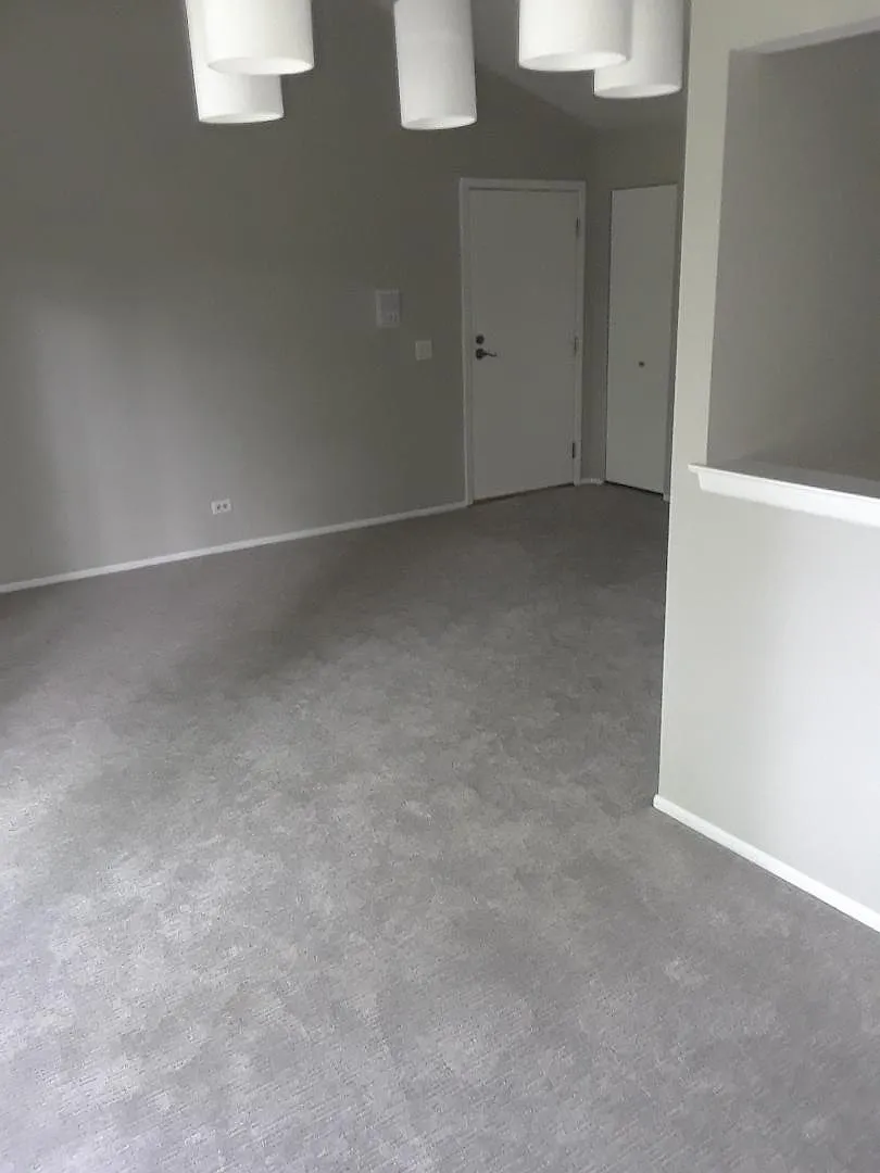 2 bed, 900 sqft, $1,900 — Photo 2