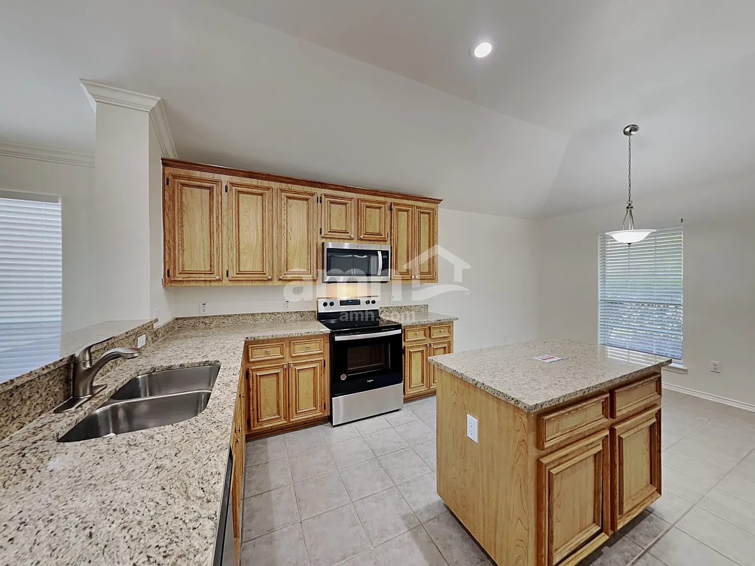 3 bed, 2.0 bath, 1765 sqft, $2,325 — Photo 3