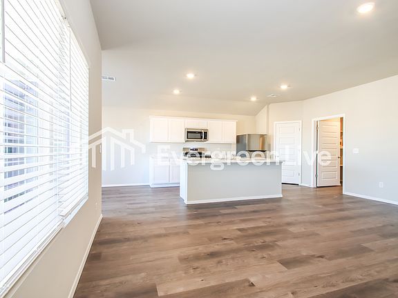 4th image of 1100 W Lawton Rd