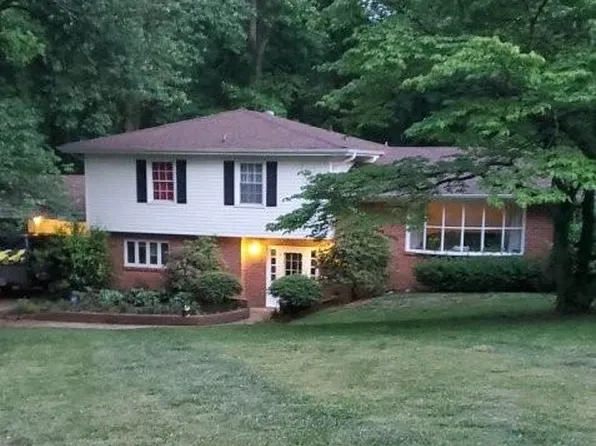 2626 Village Trl, Winston Salem, NC 27106