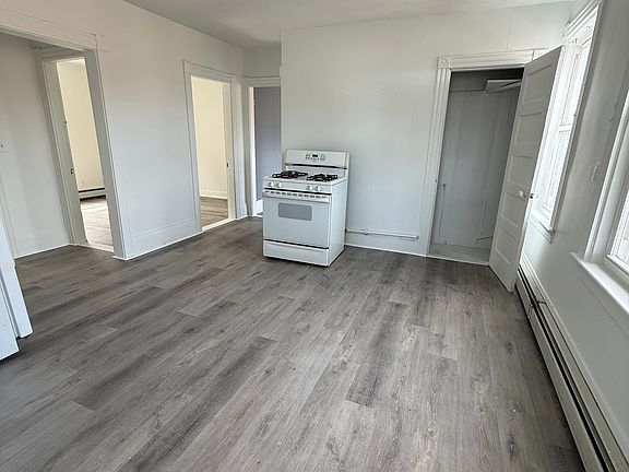 4th image of 216 Sterling Ave Floor 2