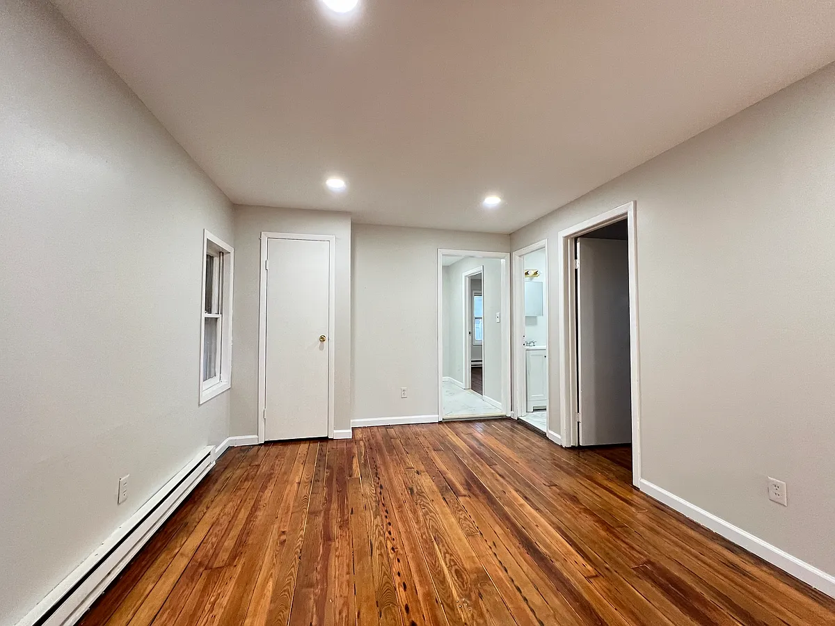 Building Photo - 65 W 24th St #1