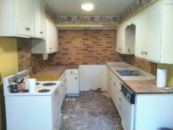 2nd image of 2900 Thurman St