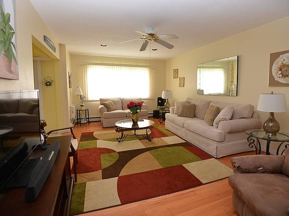 4th image of 220 Westend Ave #1-floor 1B