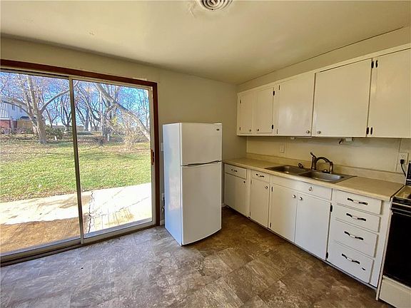 5th image of 1712 Viking Dr