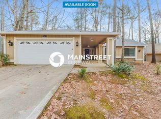 749 Post Road Ln, Stone Mountain, GA 30088