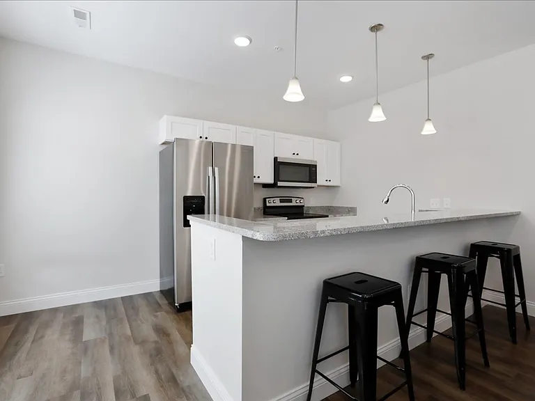 305 W Washington St — Photo 37