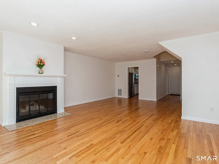 33 Strathmore Ln #33 — Photo 11
