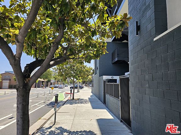 4th image of 1617 Broadway #1617B