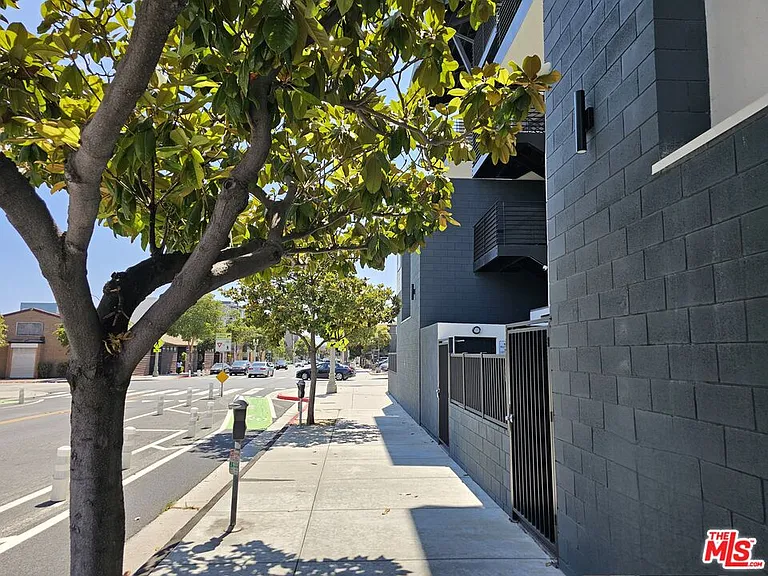 1617 Broadway #B — Photo 13