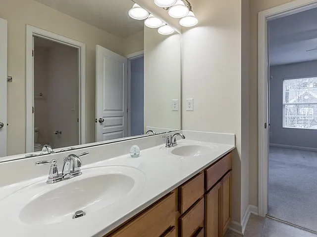 416 Charleville Ct — Photo 33