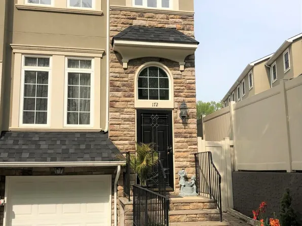 172 Presentation Cir, Staten Island, NY 10312