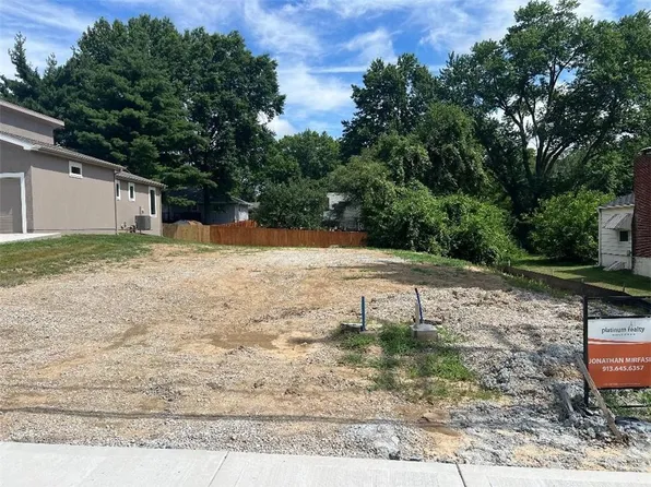 2324 NE 72nd St, Kansas City, MO 64118