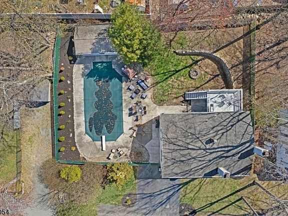 3rd image of 207 Knox Way