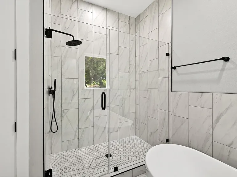4517 Larch Ln — Photo 32