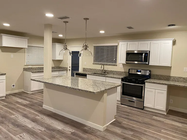 2057 Lupin St — Photo 4