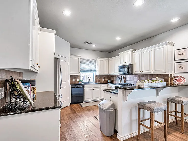 5908 Pedernales Dr — Photo 10