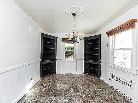 2nd image of 2000 Putnam Ave